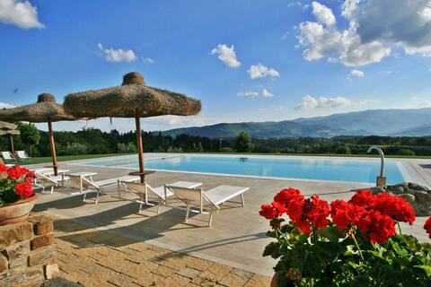 Villa with breathtaking views & private pool