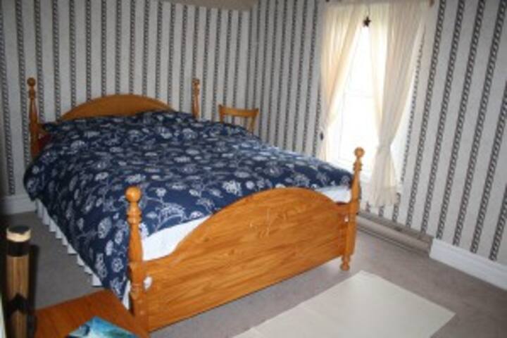 Bedroom # 3. One Queen Size Bed and One Bink Bed. ( sleeps 4 )