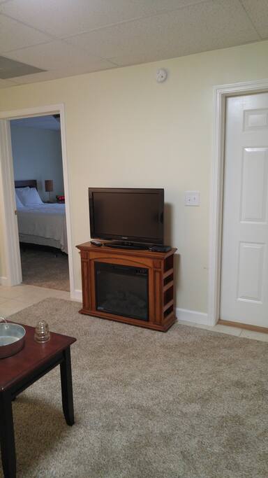 Electric Fireplace
Smart TV with cable