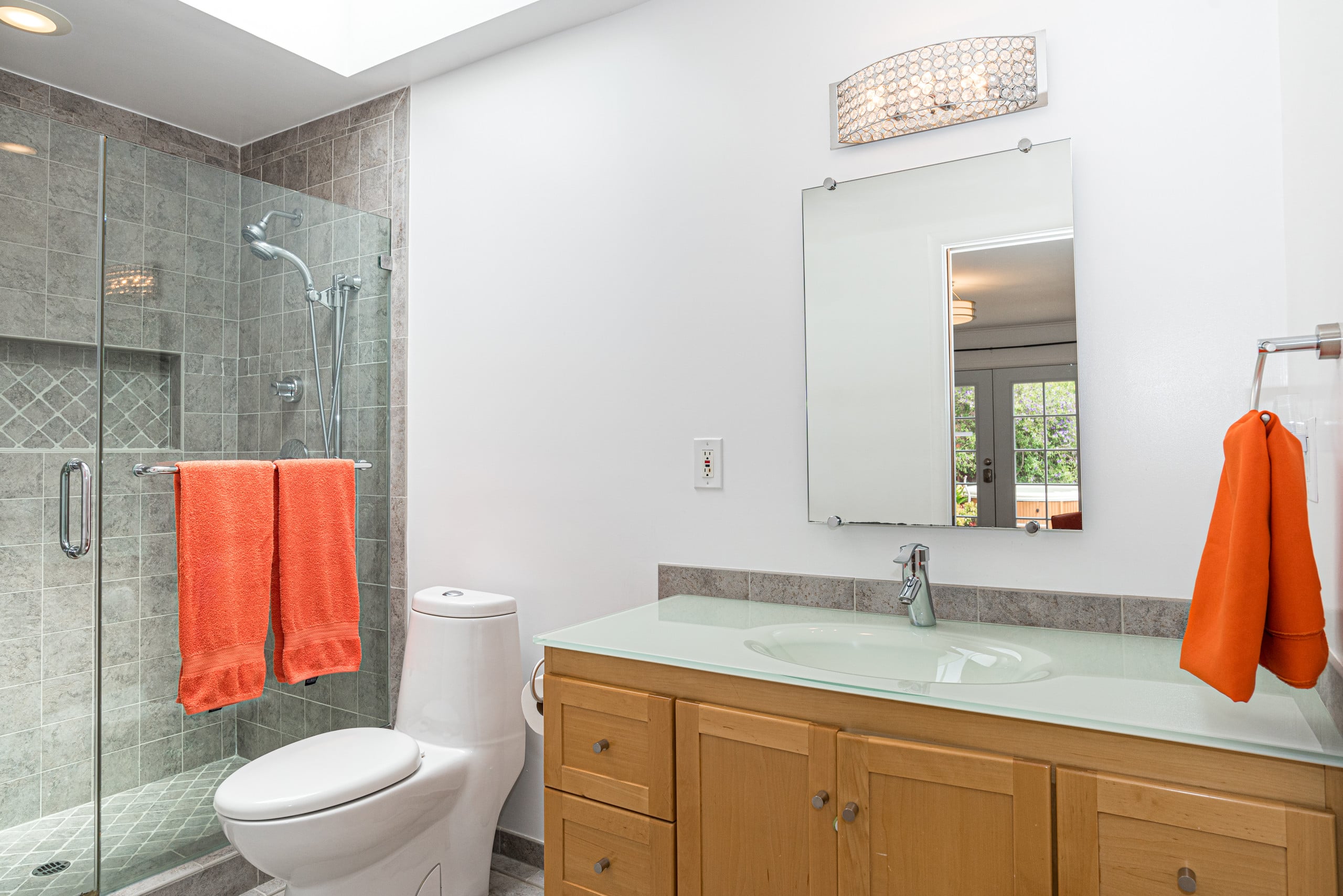 Home in San Francisco · ★5.0 · 2 bedrooms · 2 beds · 2 private baths - Image 38