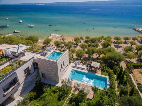 Beachfront Villa Flores, 2 private pools, jacuzzi
