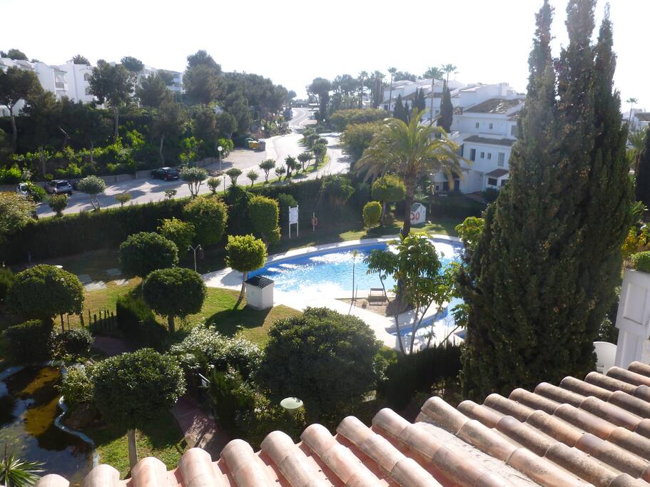 VUE PISCINE MER MONTAGNE JARDIN