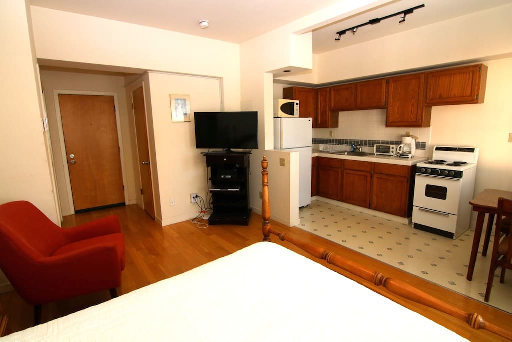 Spacious unit w/ smart TV