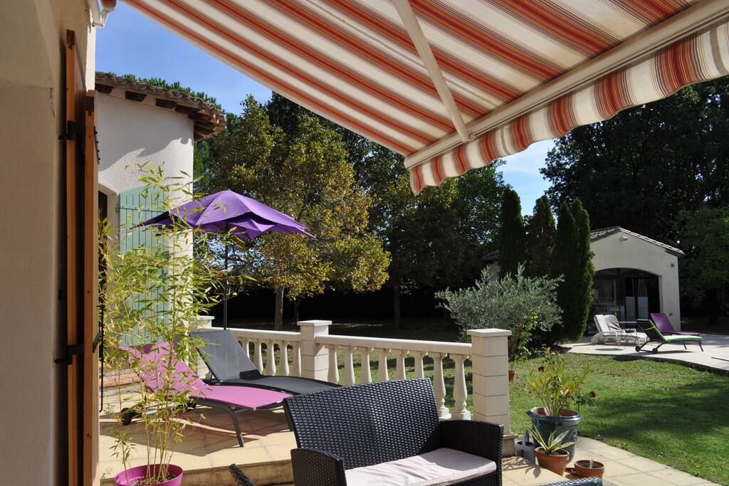 Terrasse semi privée (accès directe à la chambre) et bains de soleil privés