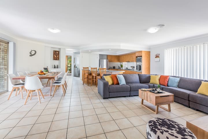 Kidman Place – Spacious Luxury+ Free Wi-Fi + Wine