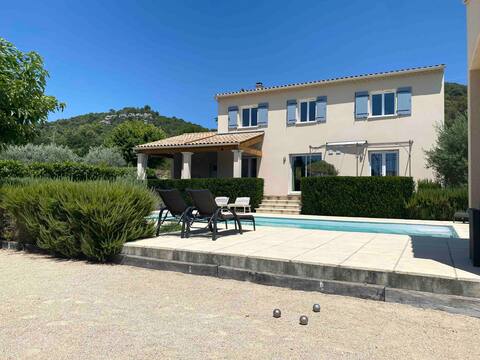Villa with heated pool in the south of the Ardèche