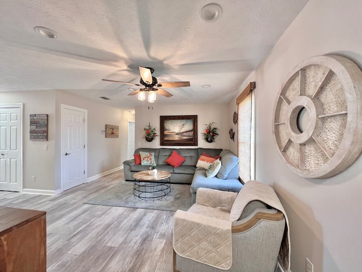 "Seaside Retreat: Townhome With Pool And Garage"