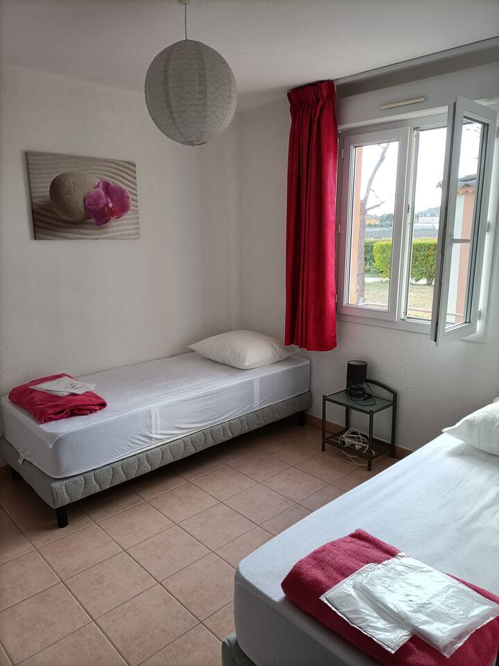 Spálňa 2, dve samostatné postele v 90