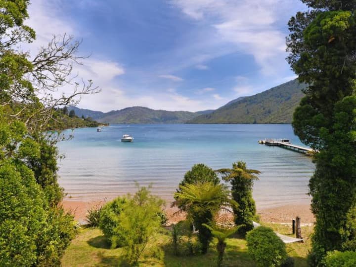 No Road Inn in Endeavour Inlet, Marlborough Sounds Houses for Rent in Picton, Marlborough, New