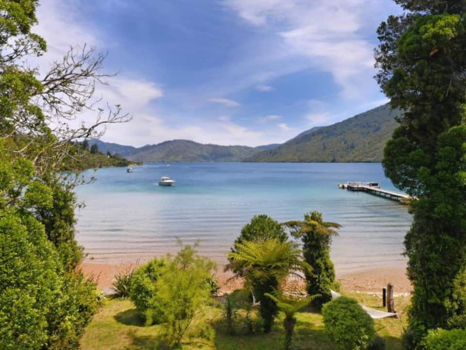 No Road Inn on Endeavour Inlet, Endeavour Inlet, Marlborough Sounds, New Zealand, photo 1 of 10