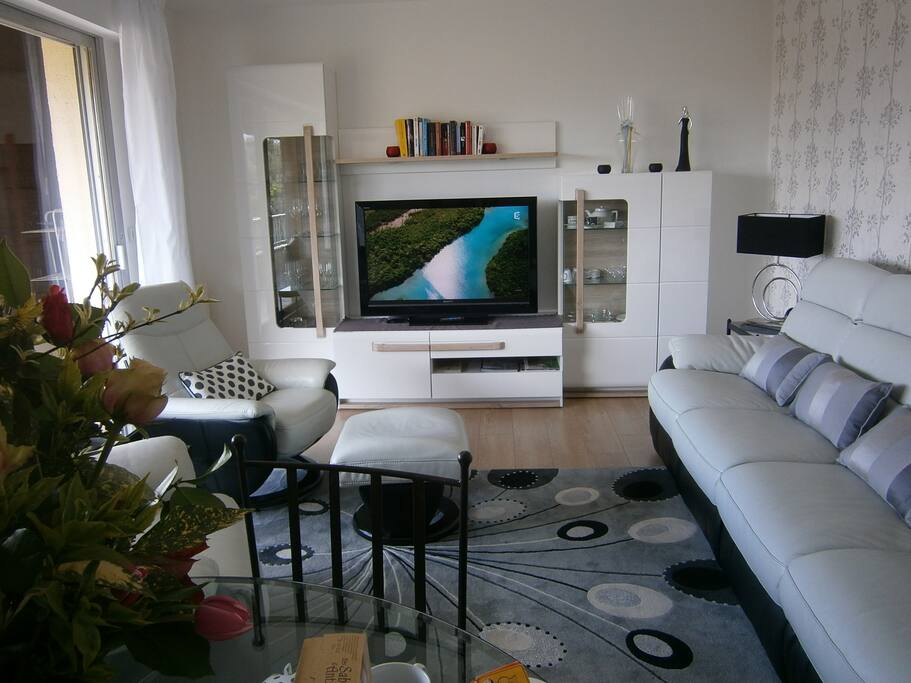 Séjour avec canapé cuir relax