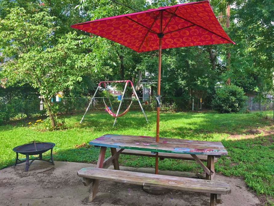 Fenced-in back yard, with plenty of room for relaxing outside during the Eclipse.