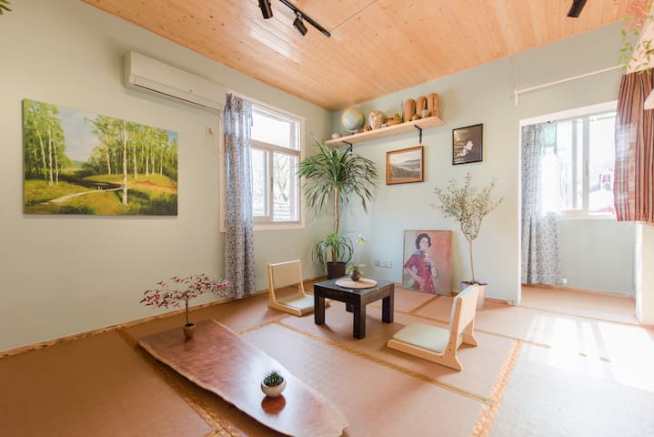 IN-MAISON 2 / Room with two Japanese tatami mats with glass ceiling - Old Hangzhou well