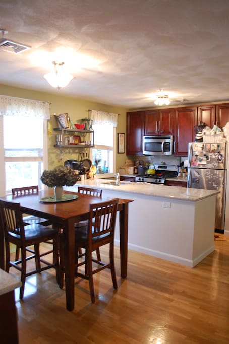 Kitchen & Dining Area