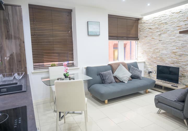 V2 Apt 1 Leeds Central & Modern 3 Bed Duplex Flats for Rent in West