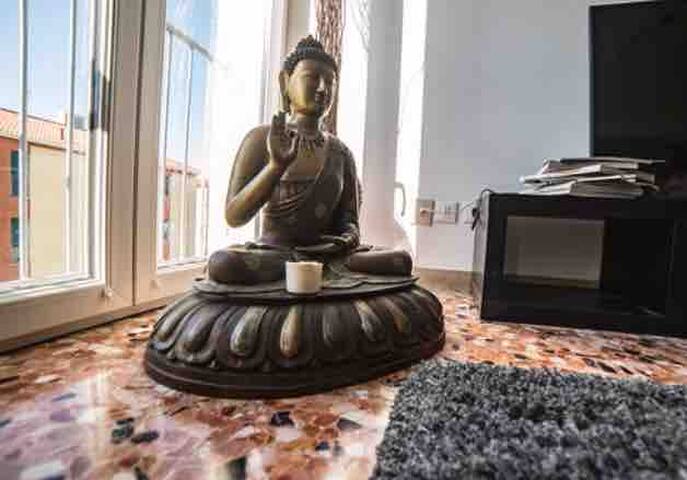 Accogliente camera matrimoniale vicino al centro.