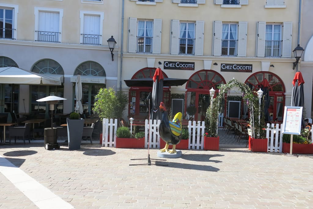Restaurant - brasserie, spécialité française à bon prix.
Restaurant - brasserie(brewery French speciality at good price(prize).