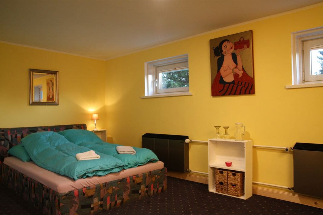 Francúzska posteľ pre dvoch s výhľadom do záhrady (2. poschodie)