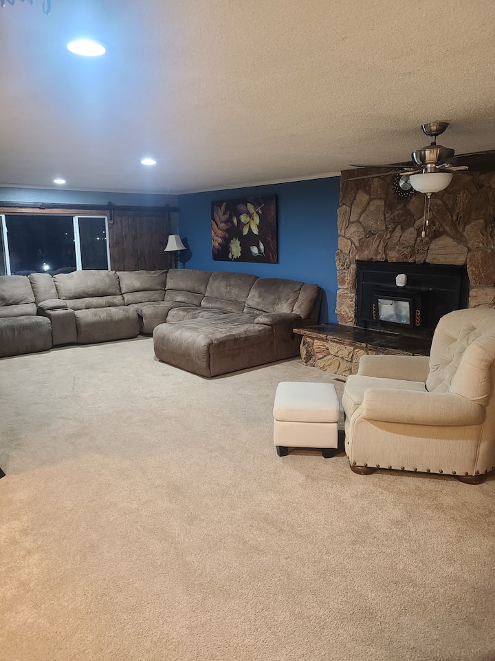 3 Bedroom Home Minutes Away From The Lake - Glendo State Park, Glendo
