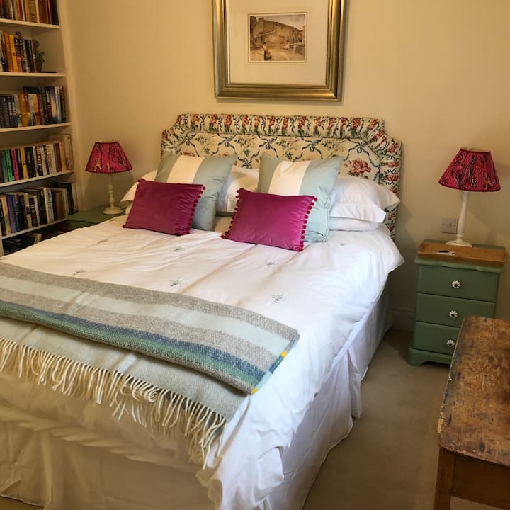 主套房淋浴间配备加大双人床。 