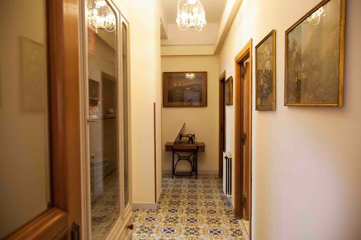 Maman suite, city center. gallery image 3