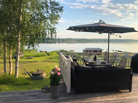 Cozy little house with sauna by the sea