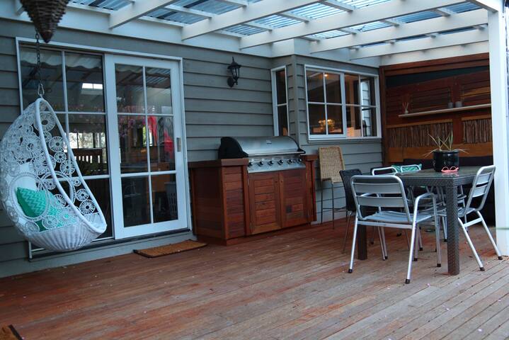 Kids paradise – park AND beach. Amazing location! gallery image 5