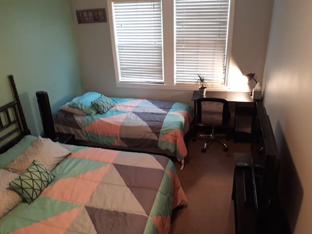 Serene Setting in Charm City Full&Twin bed Special