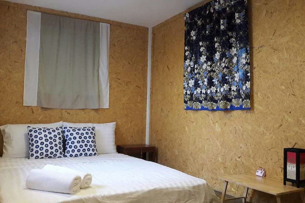 Cozy simple room but good energy as many meditators r here,and your balcony is place for yoga,meditation,and chanting.