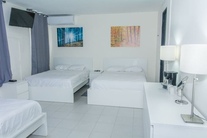 Praga Hotel and Suites