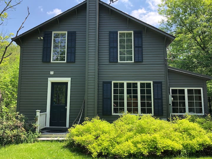 Creekside Farmhouse with Vintage Charm Houses for Rent in Cazenovia