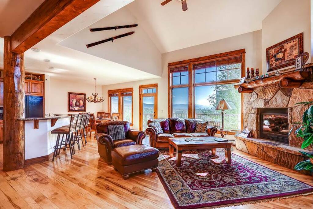 Couch,Furniture,Dining Room,Indoors,Room