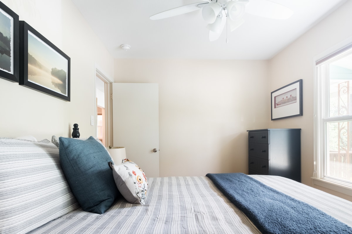 A Modern Spin on a Cozy '50s Home in Bouldin Creek