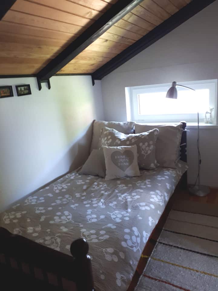 Habitación pequeña en la planta superior para 1 persona