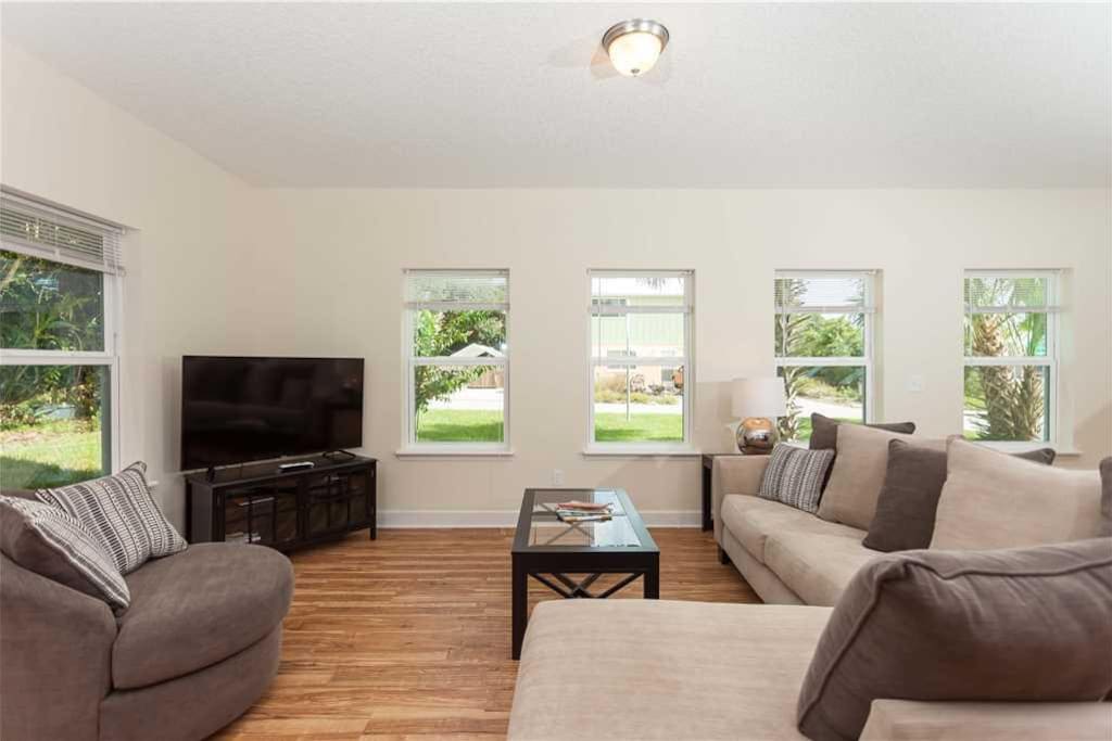 Beautiful Great Room - With plenty of comfortable seating, your family will love sitting down for a movie or game in the large Oc