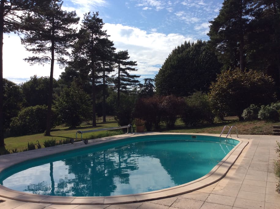 La piscine est à maximum 3 m de la maison