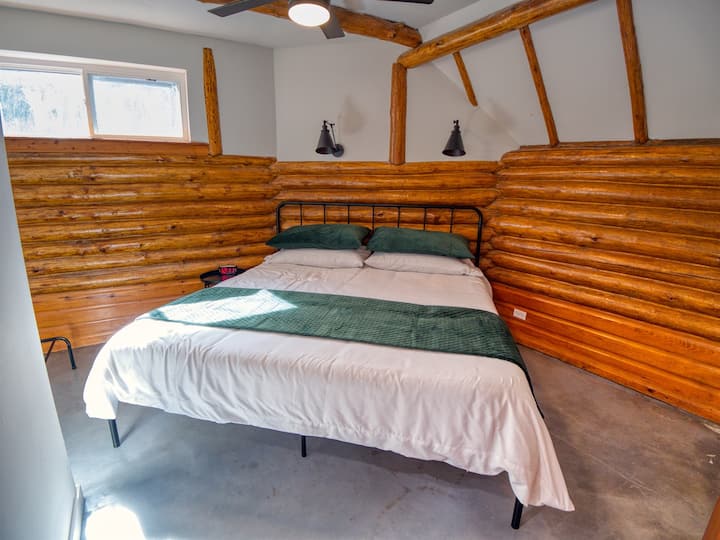 سيد مريح في الطابق السفلي