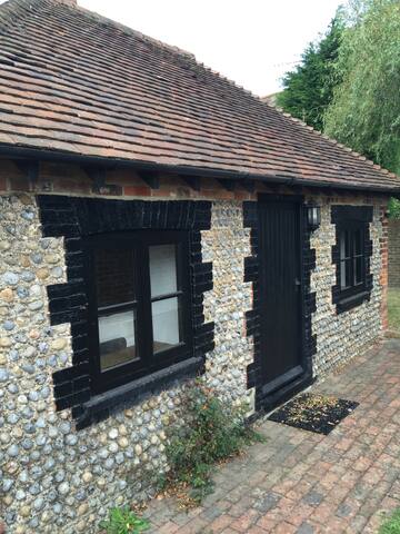Perdita, West Kingston Barn,East Preston