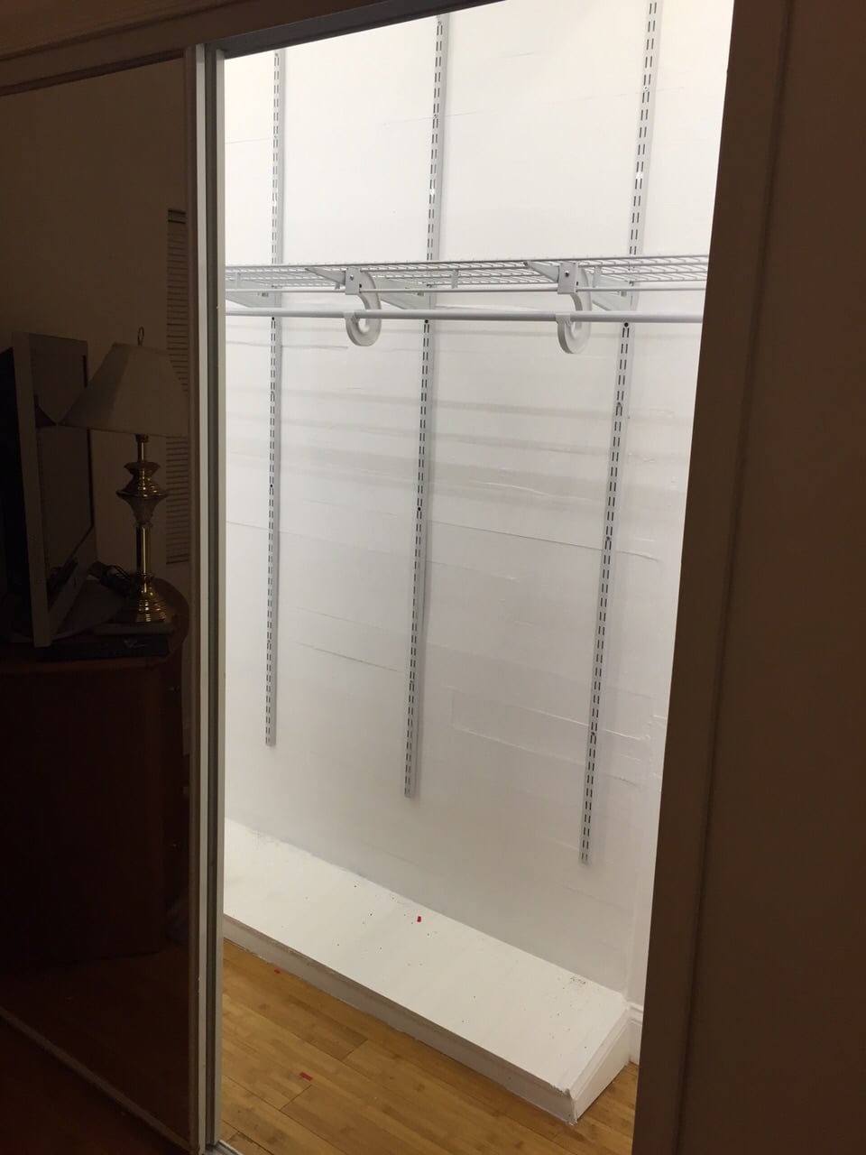 2号卧室超大衣柜，带LED灯