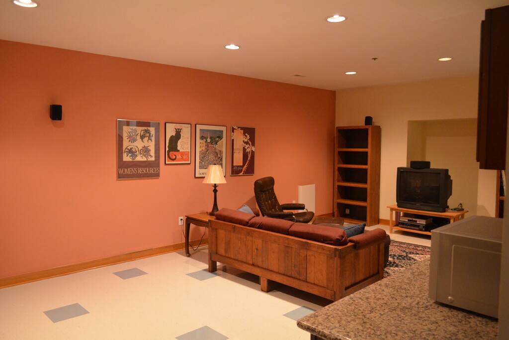 Spacious living area with couch and "Stressless" chair and ottoman. Cable TV.