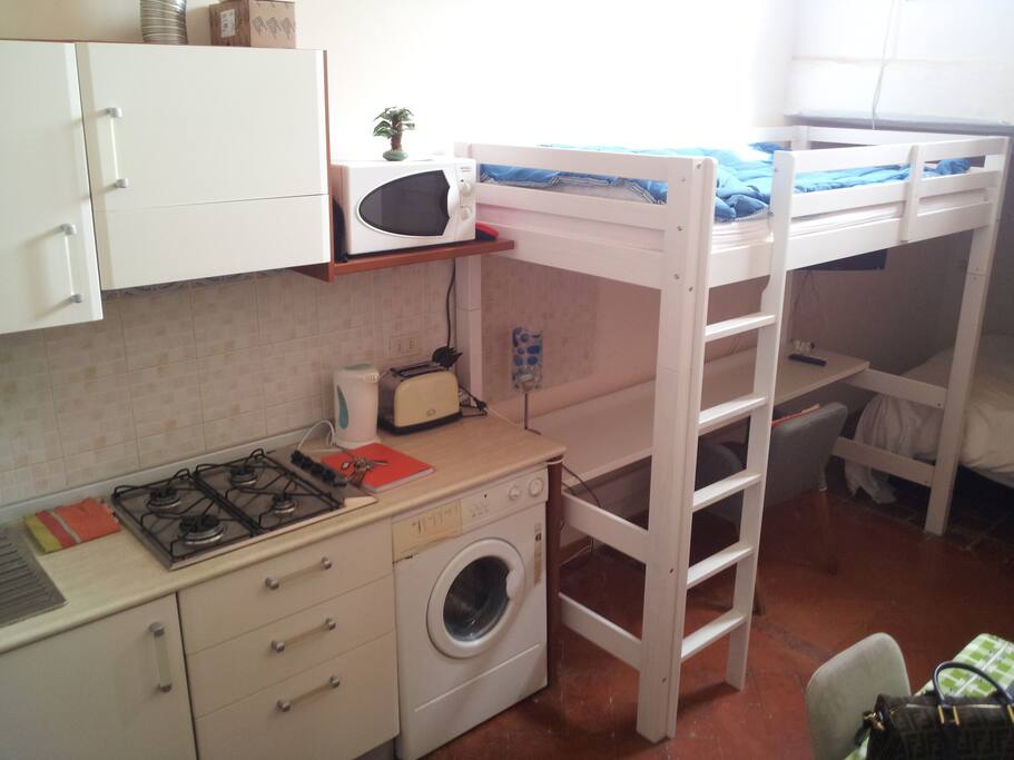 Interno con cottura e lavatrice