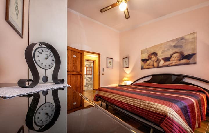 חדר שינה זוגי עם מיטה 170x210