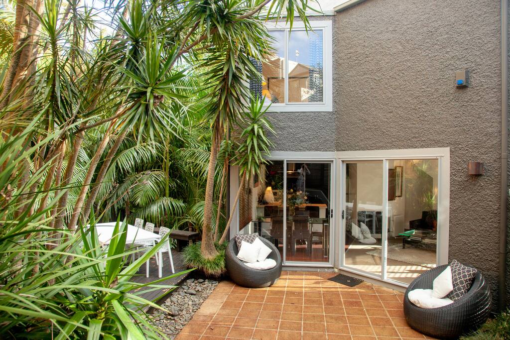 Front Entrance/Courtyard