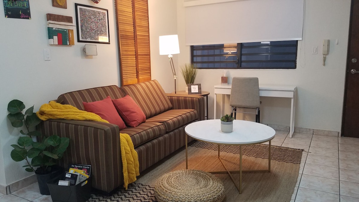 ห้องนั่งเล่นและพื้นที่ทำงาน