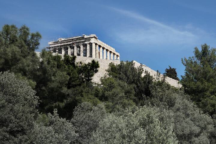 White Marble residence with Parthenon views gallery image 2