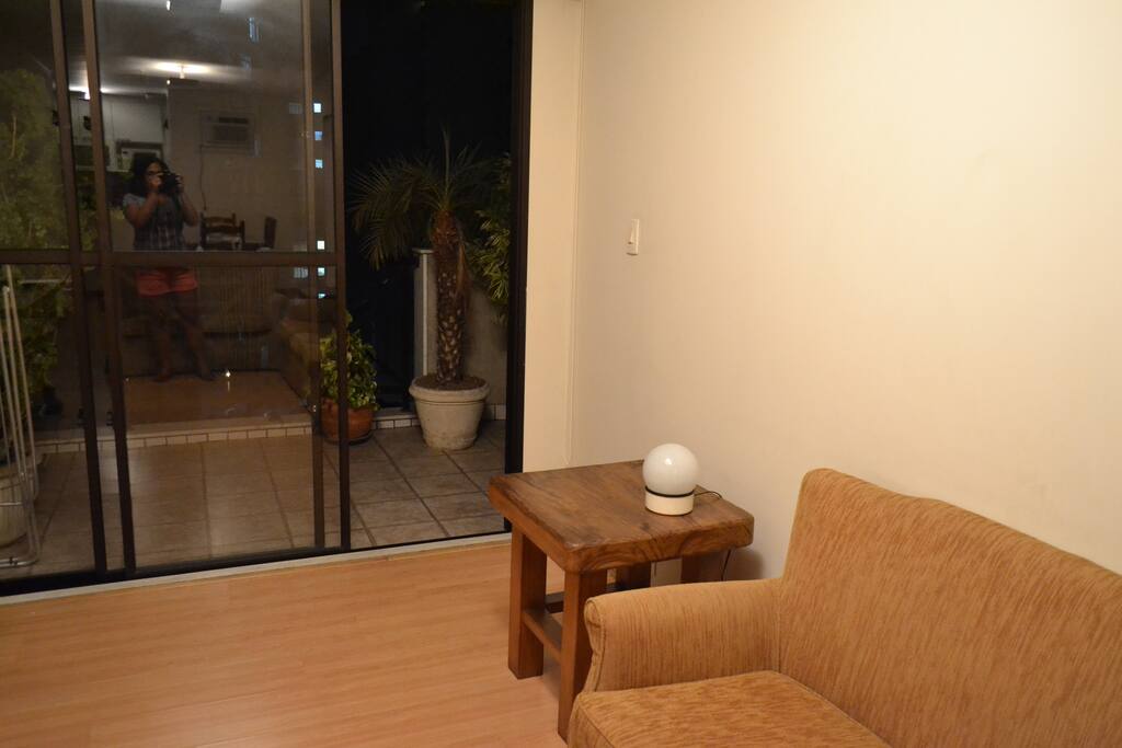 Sala e varanda (Living Room and Balcony)