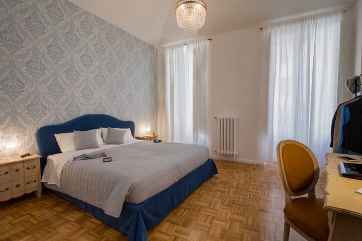 Your Secret Pantheon,200 meters to Pantheon gallery image 5