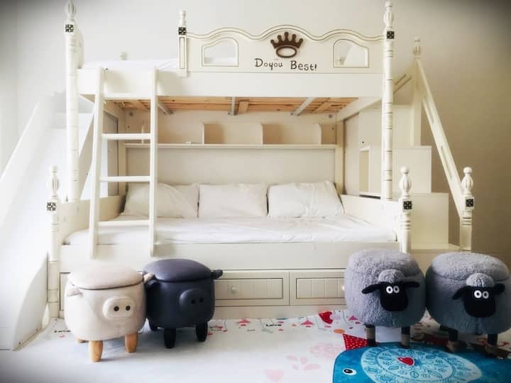 Kids Bunk Bed 
Double bed (Bottom) + Super Single (Top)