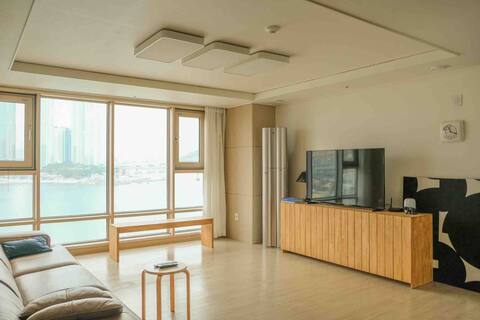 35 pyeong light house. If you live for more than a month, please contact us!
