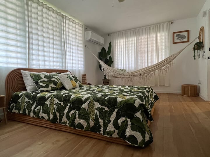 Coqui Room-
Master Bedroom: Queen-size mattress, a hammock, AC, and it’s own bathroom. 
